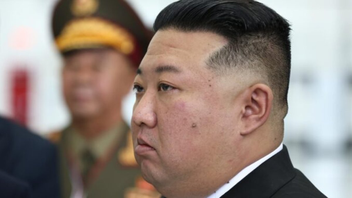 El líder norcoreano, Kim Jong-un en una reunión de gobierno