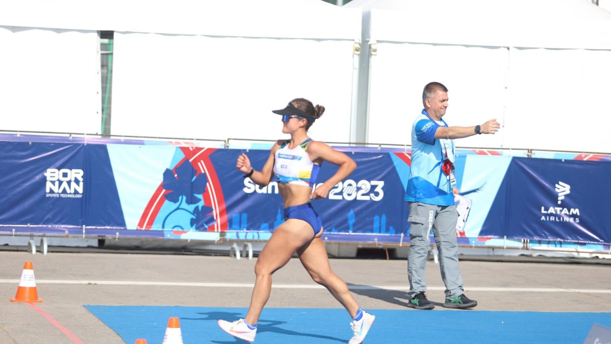 Glenda Morejón cubrió los últimos 11 kilómetros hacia la meta. Con Daniel Pintado formaron una gran dupla.