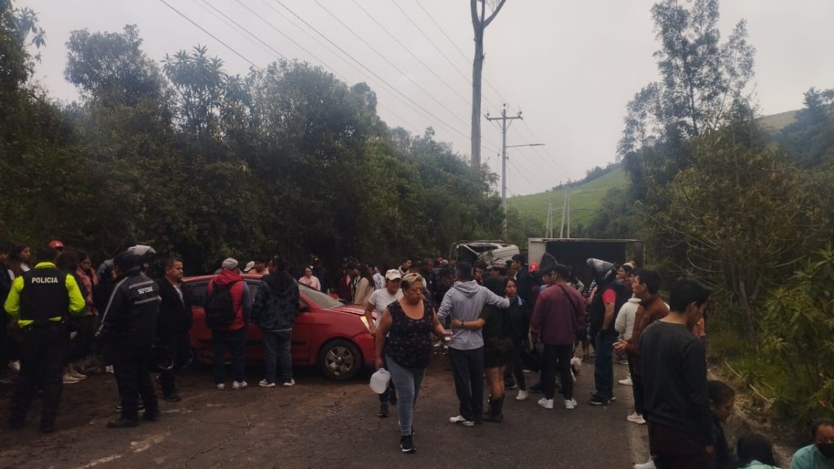 Siniestro. En la vía a Lloa se produjo un siniestro de tránsito la tarde del viernes 3 de noviembre.