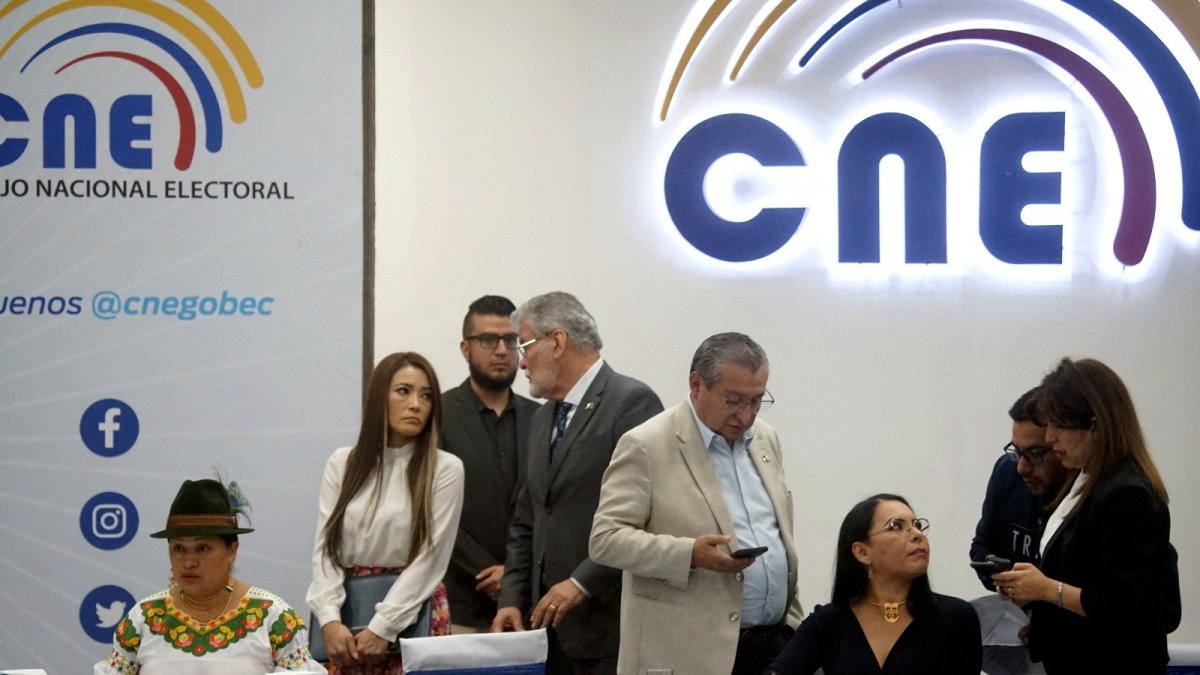 Cita. Los miembros del Consejo Nacional Electoral se reunirán este domingo.