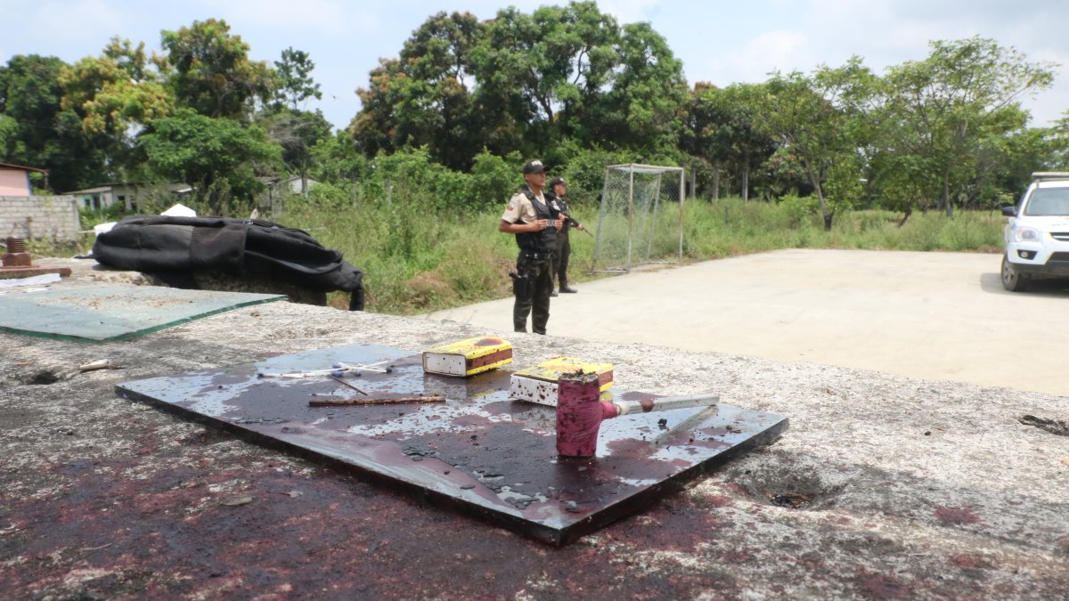 Sitio. Alrededor del tanque elevado de agua, la policía halló indicios del aparente consumo de sustancias.