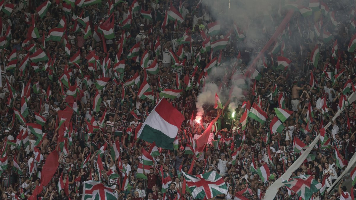 La hinchada del fluminense festeja el título