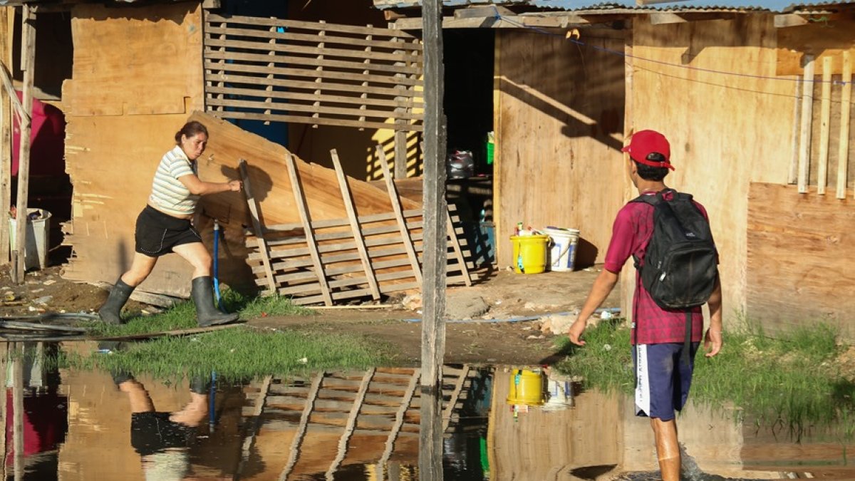 Los temporales causaron varias dificultades para los ciudadanos de esta nación.