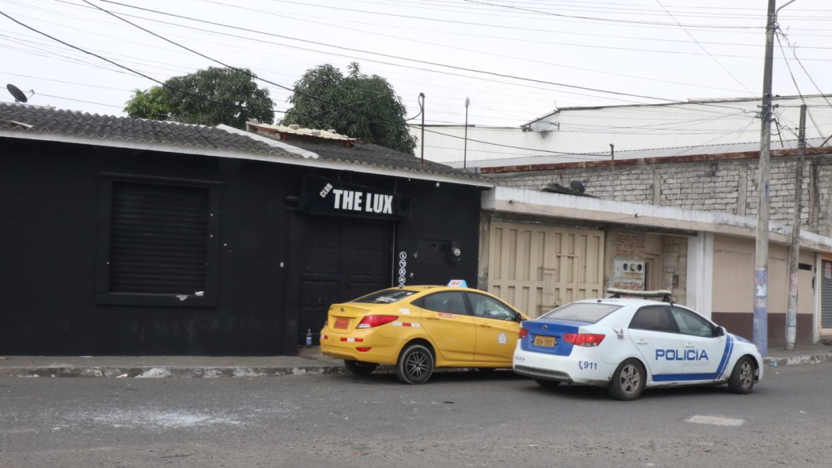 Asesinan a un hombre en ataque armado, en centro de diversión nocturna.