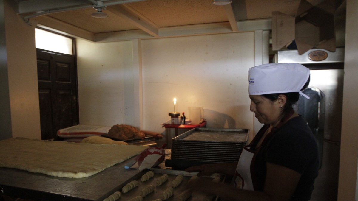 Dificultad. Los establecimientos comerciales como panaderías tuvieron dificultades para trabajar en los primeros días de cortes.