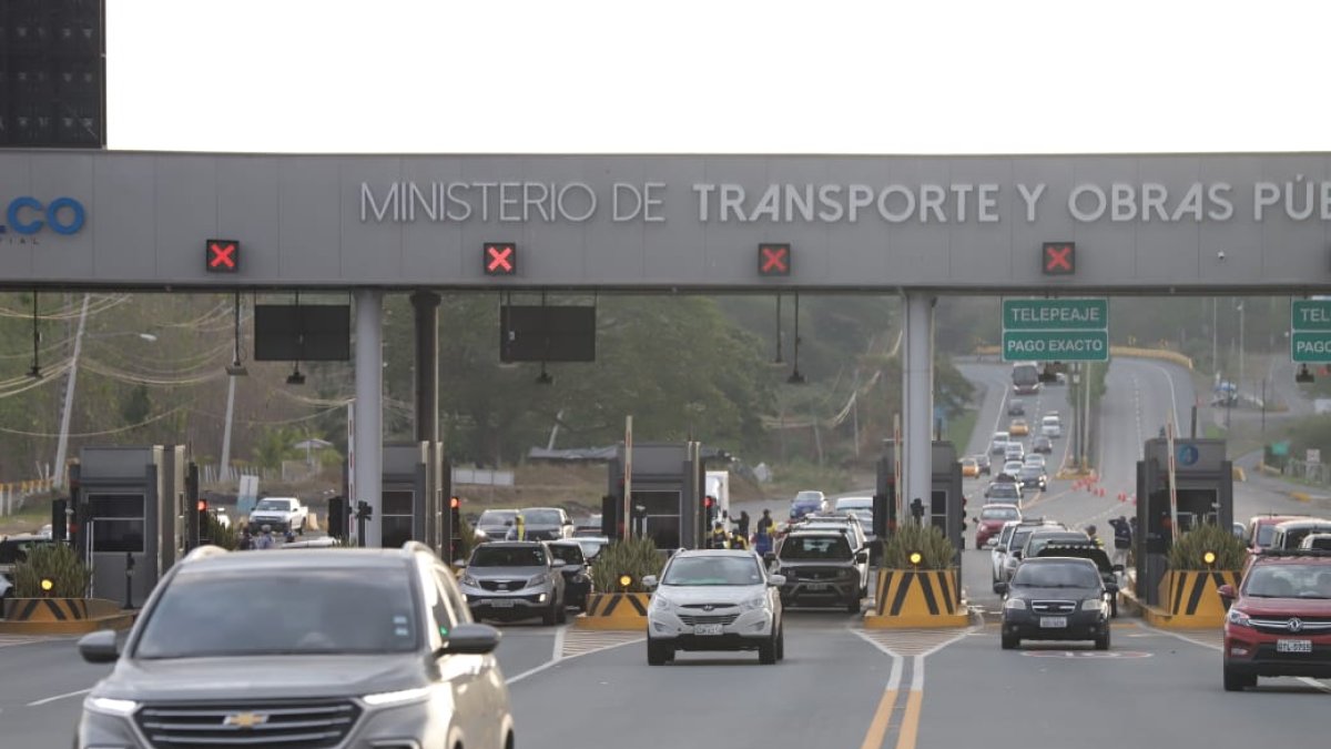 Turistas retornan a Guataquil luego de cuatro días de descanso.