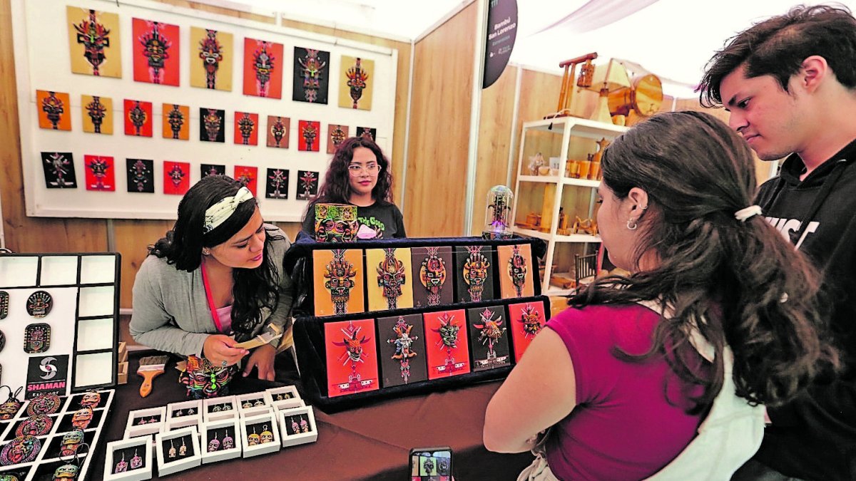 Muestra. Stands presentaban múltiples diseños.