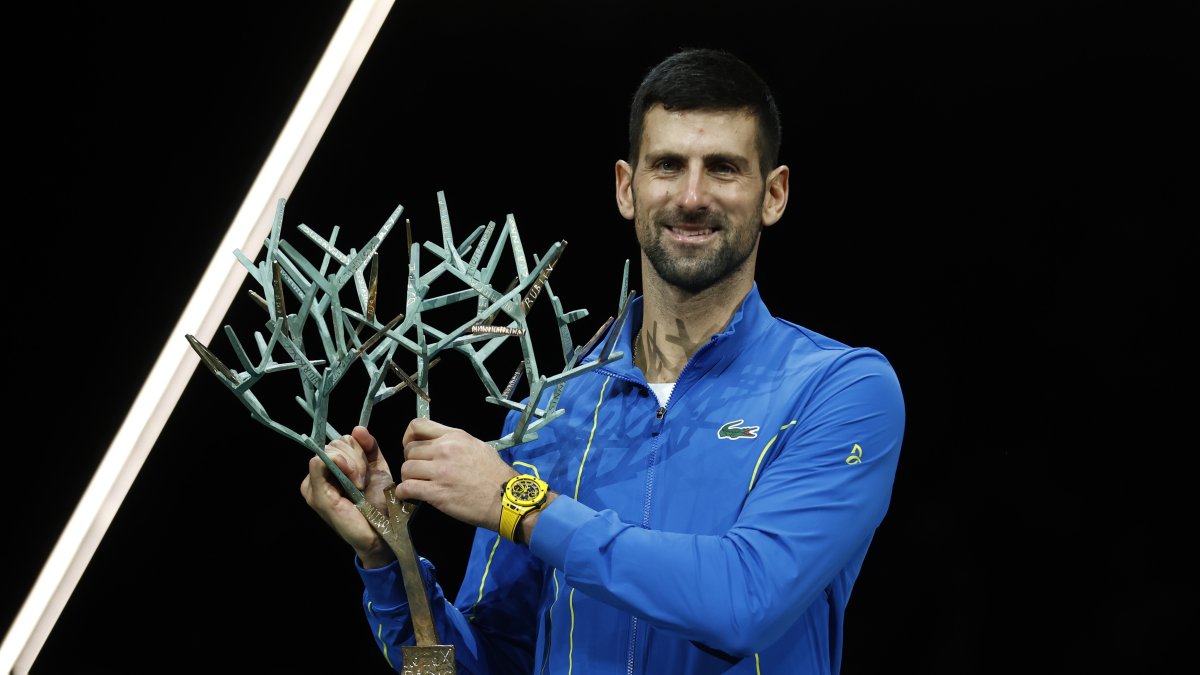 El tenista serbio Novak Djokovic revalidó el título del Masters 1000 de París.