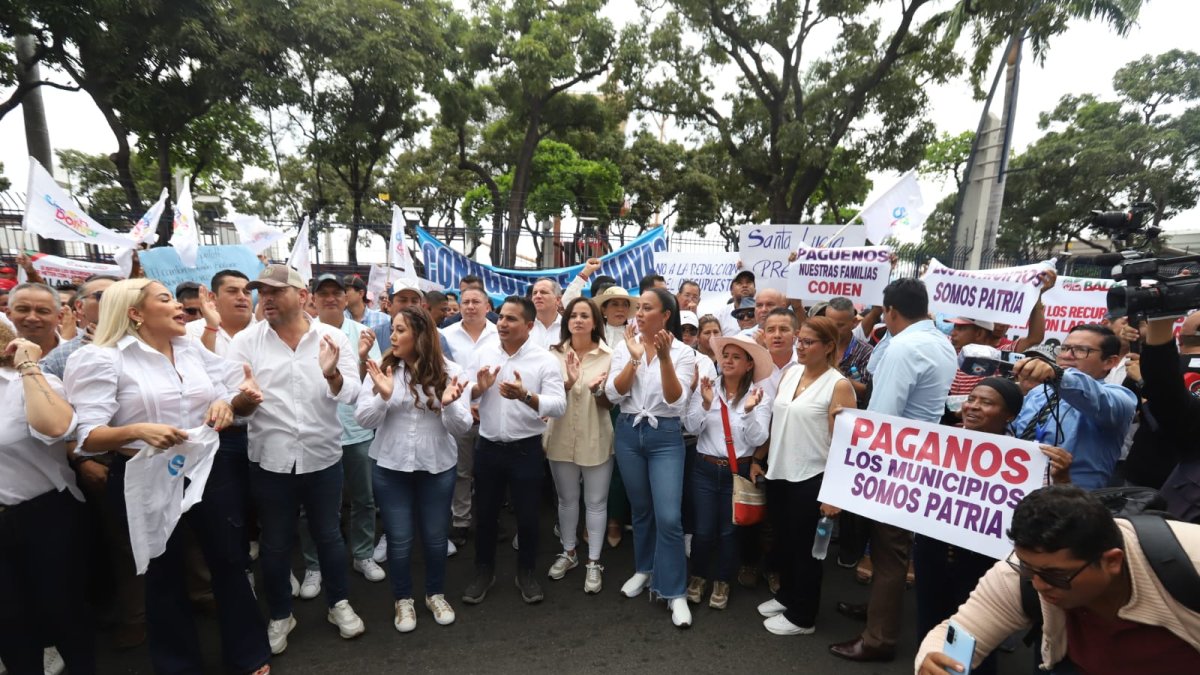La prefecta de Guayas, Marcela Aguiñaga, fue una de las que lideró esta movilización