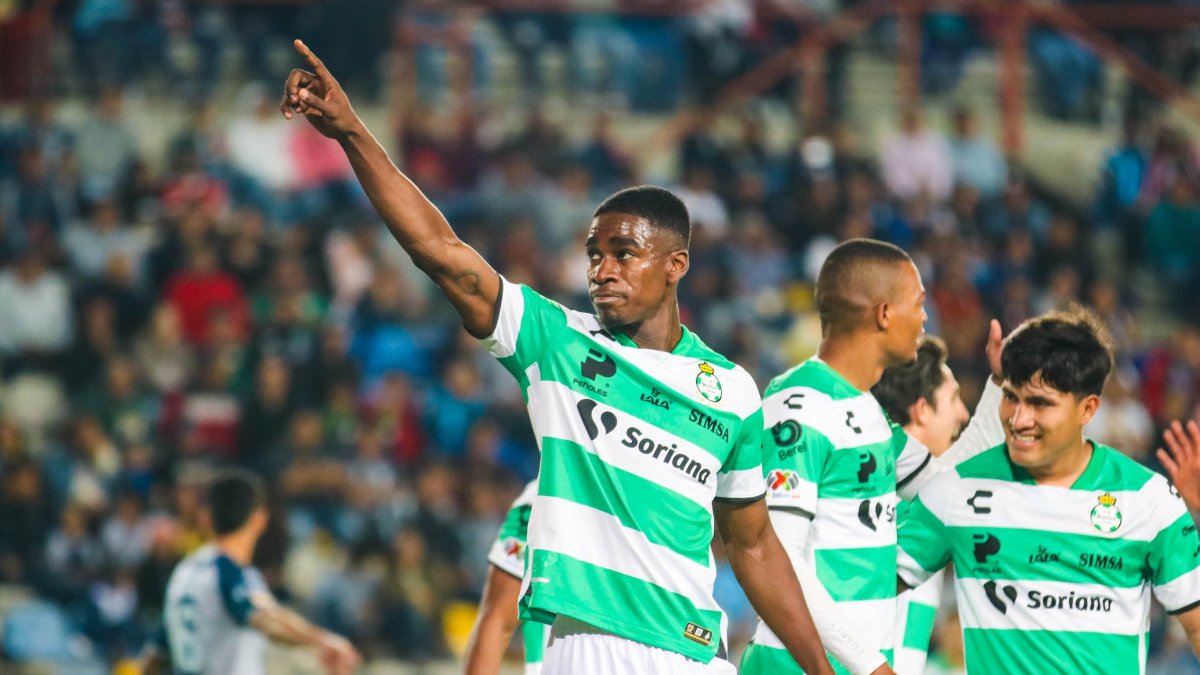 Félix Torres del Santos Laguna abrió la senda de la goleada 3-1 de su equipo ante el Toluca.