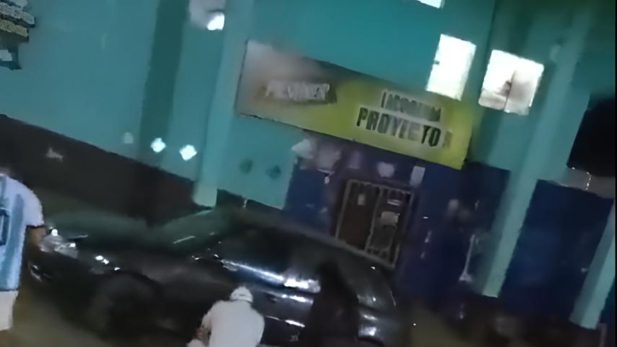 Según información policial, las víctimas se encontraban libando en la calle cuando fueron atacadas.