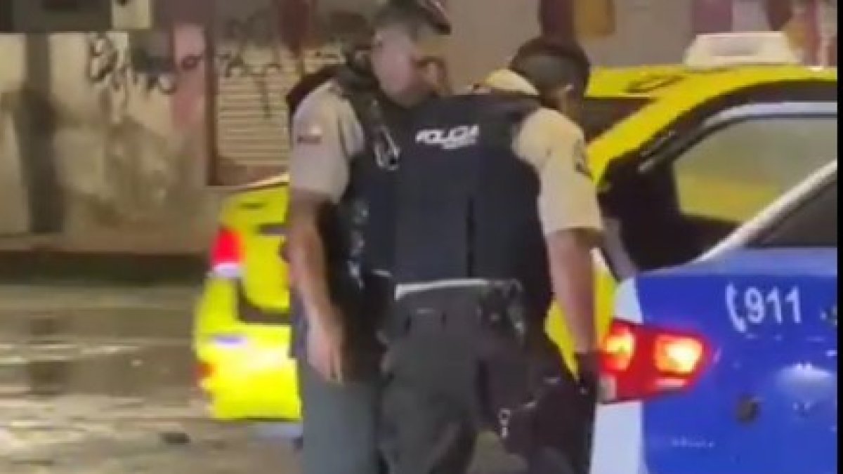 El exfutbolista Iván Kaviedes fue golpeado por la Policía.