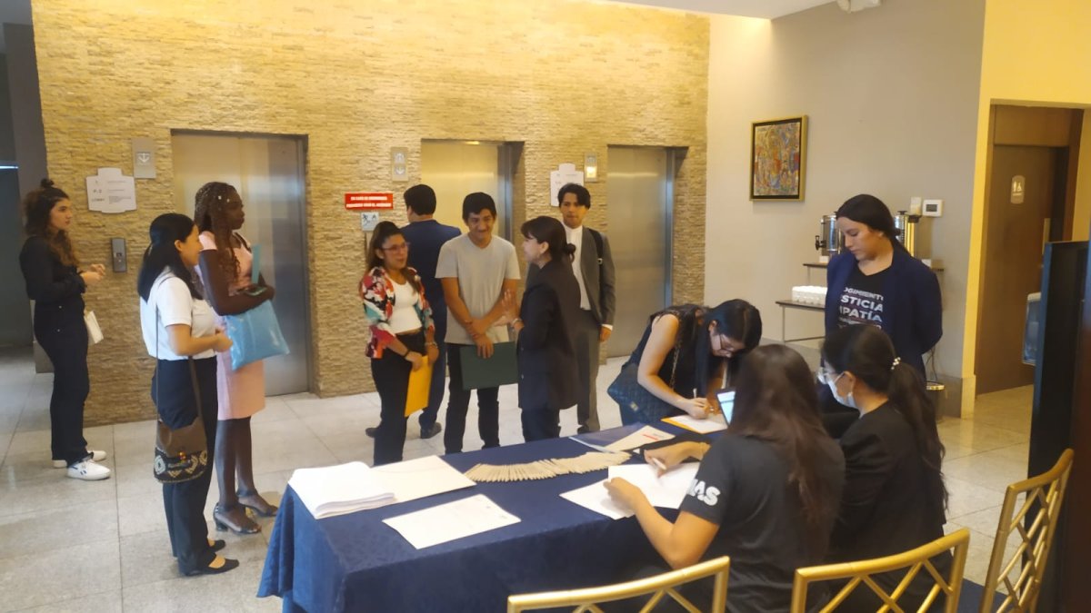 Evento. Las primeras personas en llegar a la Feria de Empleabilidad.