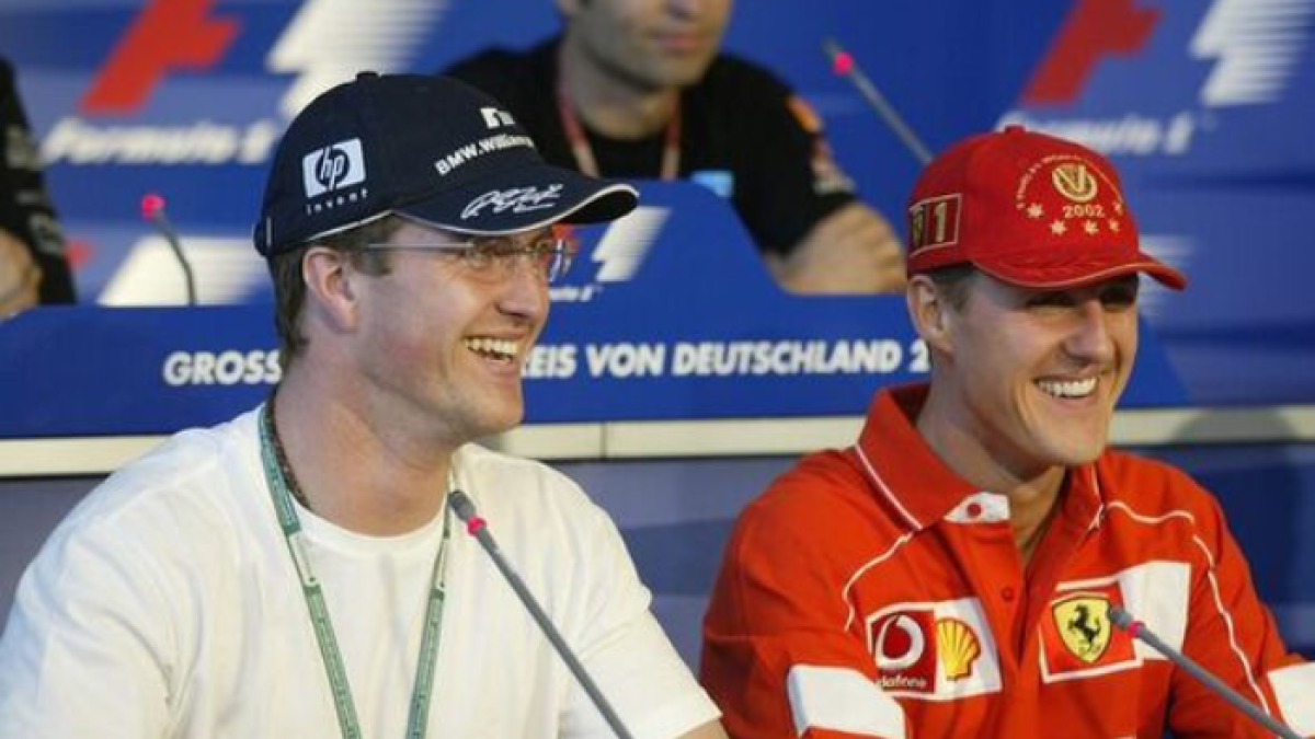 Ralf Schumacher junto a su hermano Michael, antes de que sufriera un accidente que lo dejó con lesiones cerebrales severas.