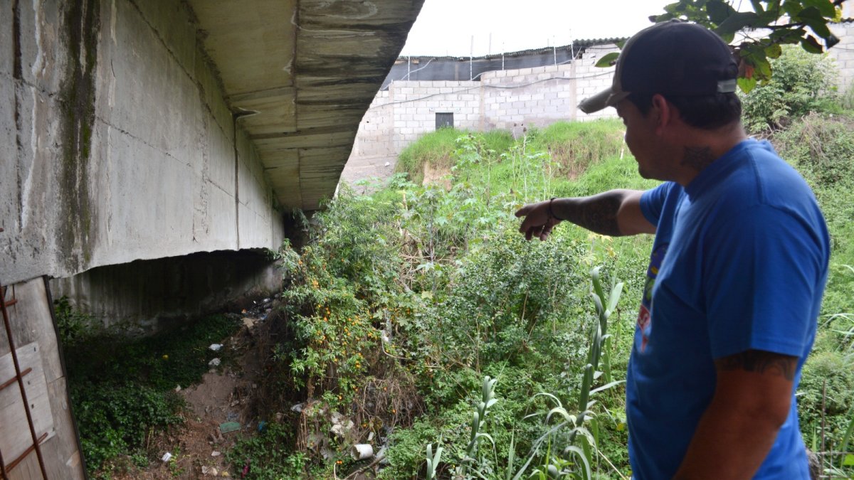 Efectos. La vivienda de Jorge Erazo está expuesta a la quebrada, lo que ocasiona inseguridad