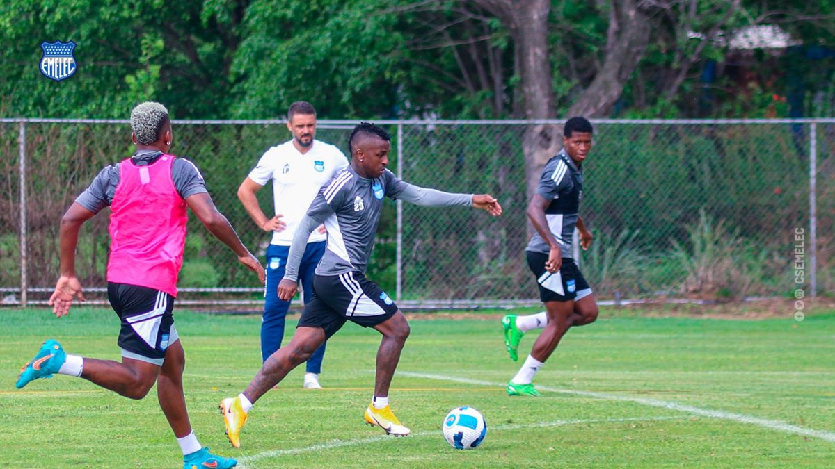 Miller Bolaños lleva sin entrenar con Emelec desde el pasado 26 de octubre del 2023.