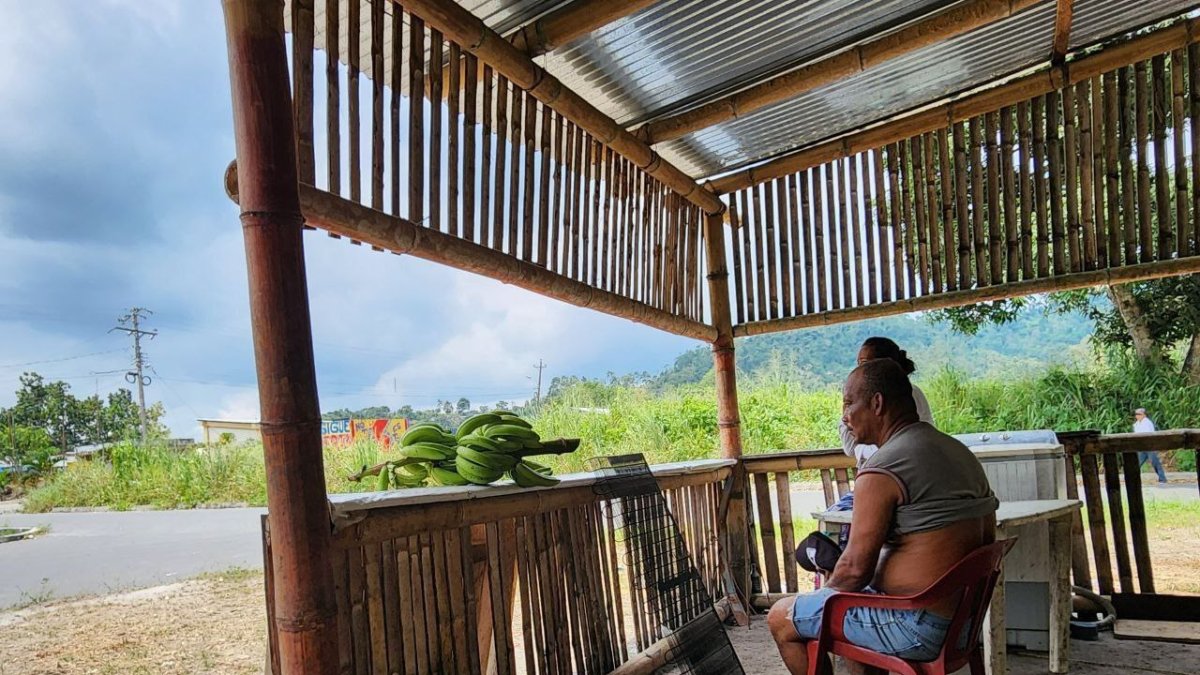 Escena. Familiares esperan poder sepultar todo el cuerpo.