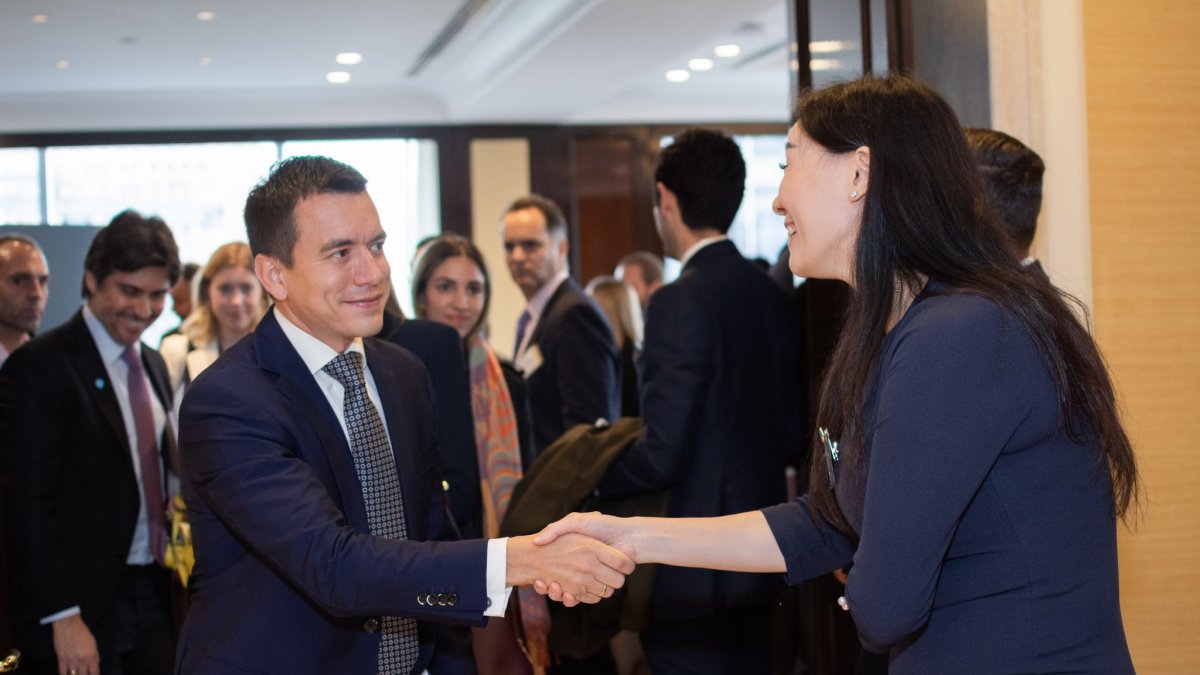Daniel Noboa mantuvo un encuentro ayer con representantes de la firma financiera Barclays.