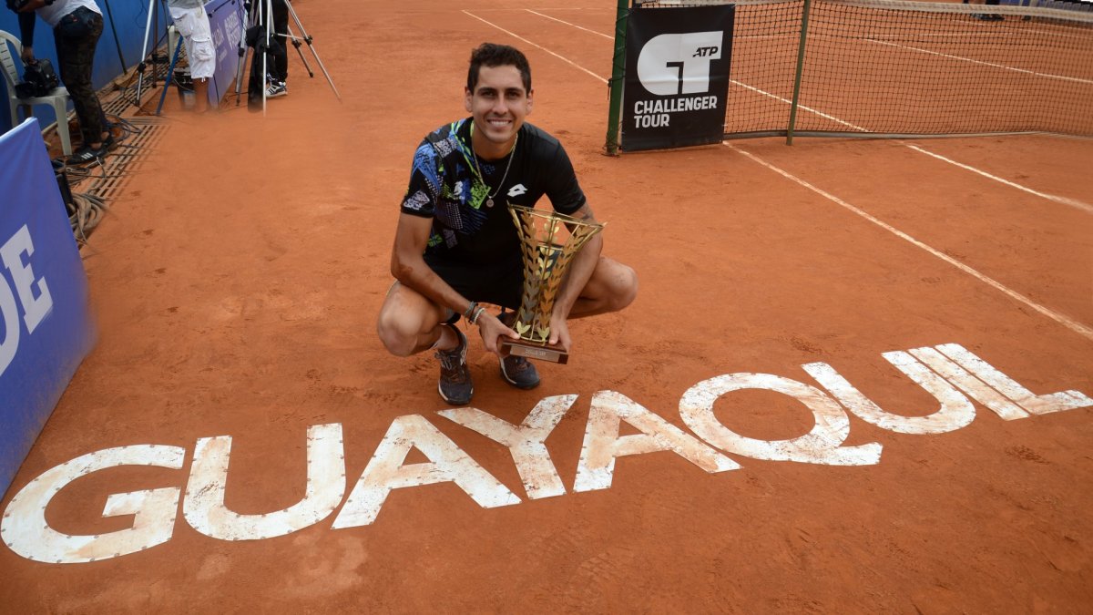Alejandro Tabilo como campeón del Challenger de Guayaquil 2023, tras vencer en la final al colombiano Daniel Galán por 6-2, 6-2.