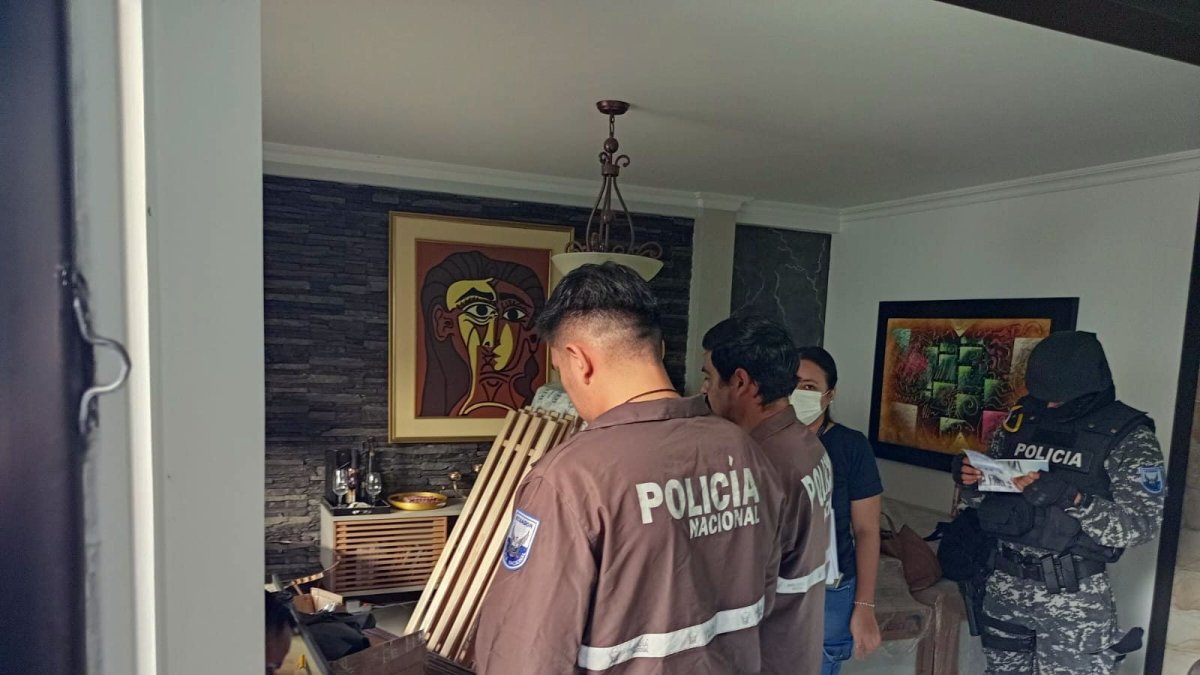 Diligencia. El pasado 2 de noviembre, en el primer día de feriado, la Fiscalía allanó la Prefectura en Quito.