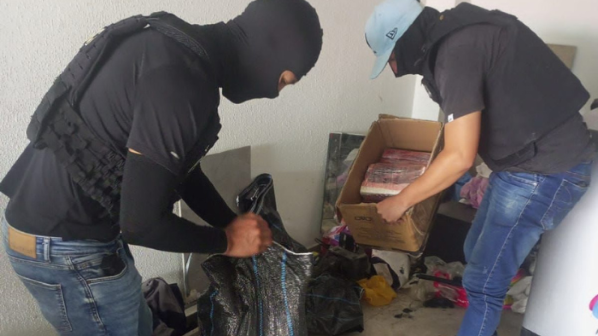 La droga fue hallada envuelta en bloques