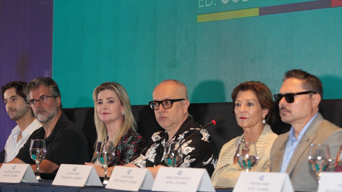 Carlos Torres, Sebastián Cordero, Daniela Creamer, Juan Carlos Arciniegas, Claudia Triana y Lucho Velasco.