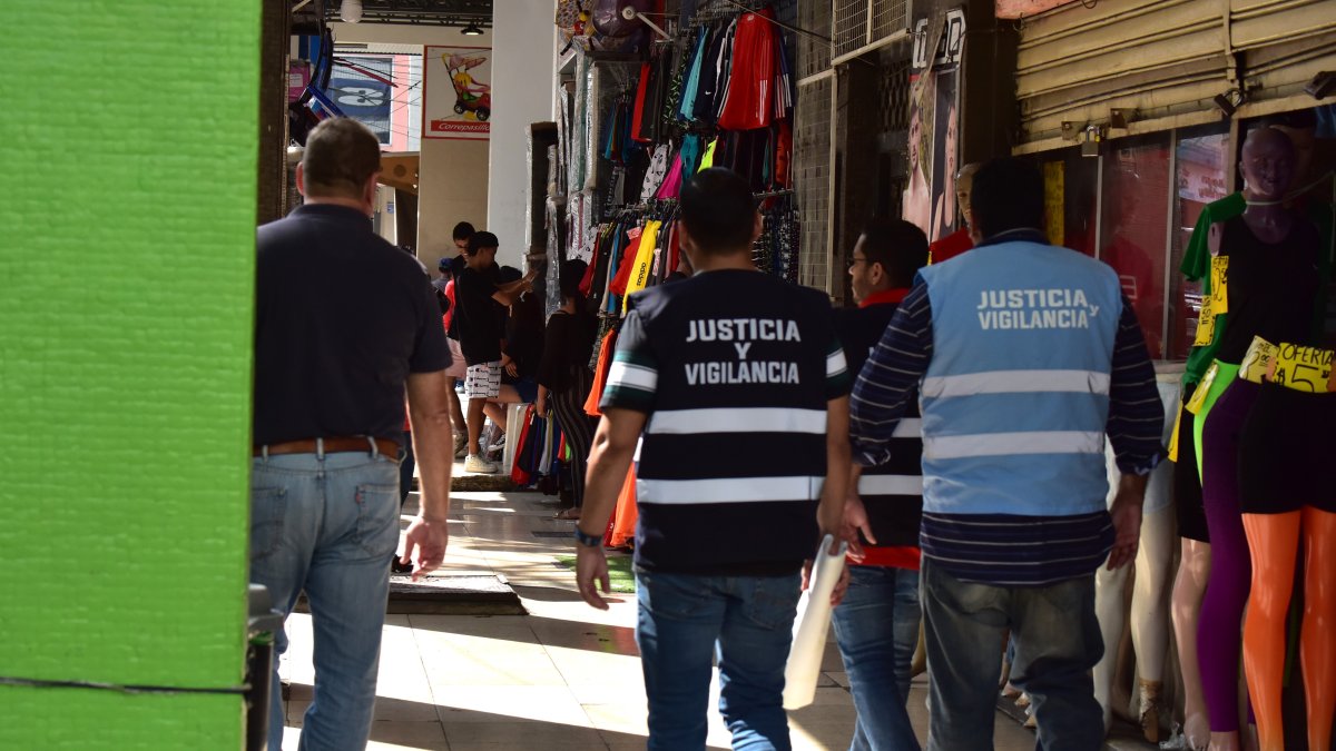 Hecho. Operativos sorpresa se dieron en la zona de la Bahía y en el mercado de las Cuatro Manzanas.