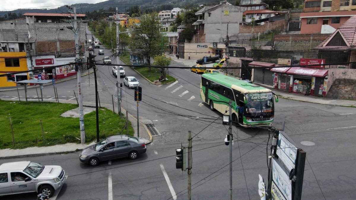 Inseguridad. Entre las calles Princesa Toa y Camilo Enríquez los delincuentes aprovechan para robar a los pasajeros.