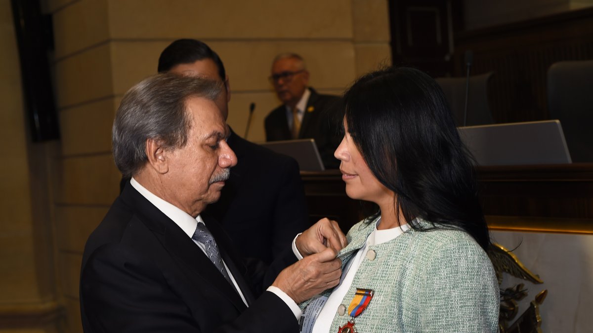 Ceremonia. La doctora recibió honores por su trabajo.