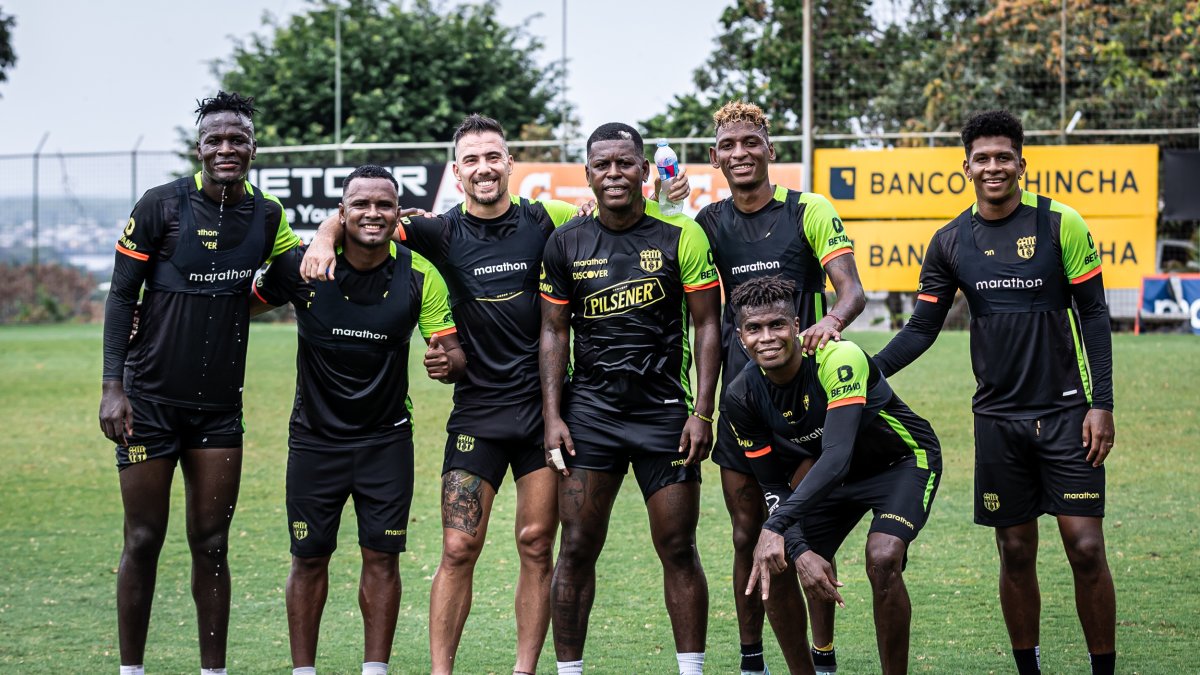 Barcelona ha entrenado con normalidad para el Clásico del Astillero.