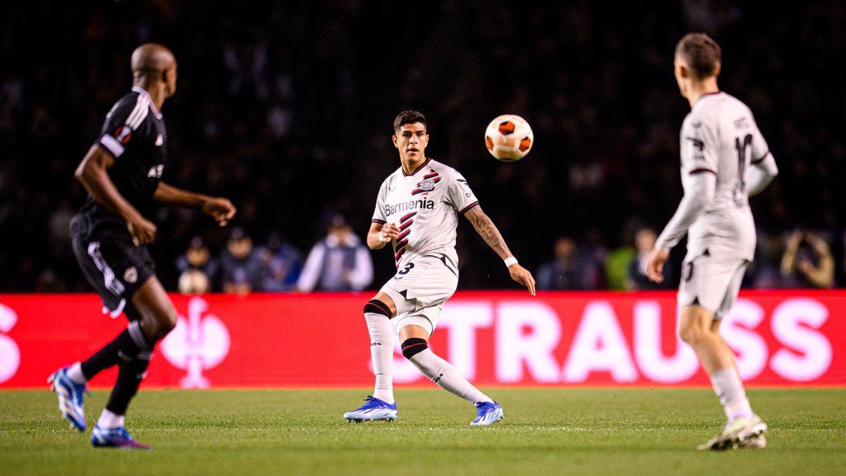 Hincapié fue una muralla en la agónica victoria del Leverkusen.