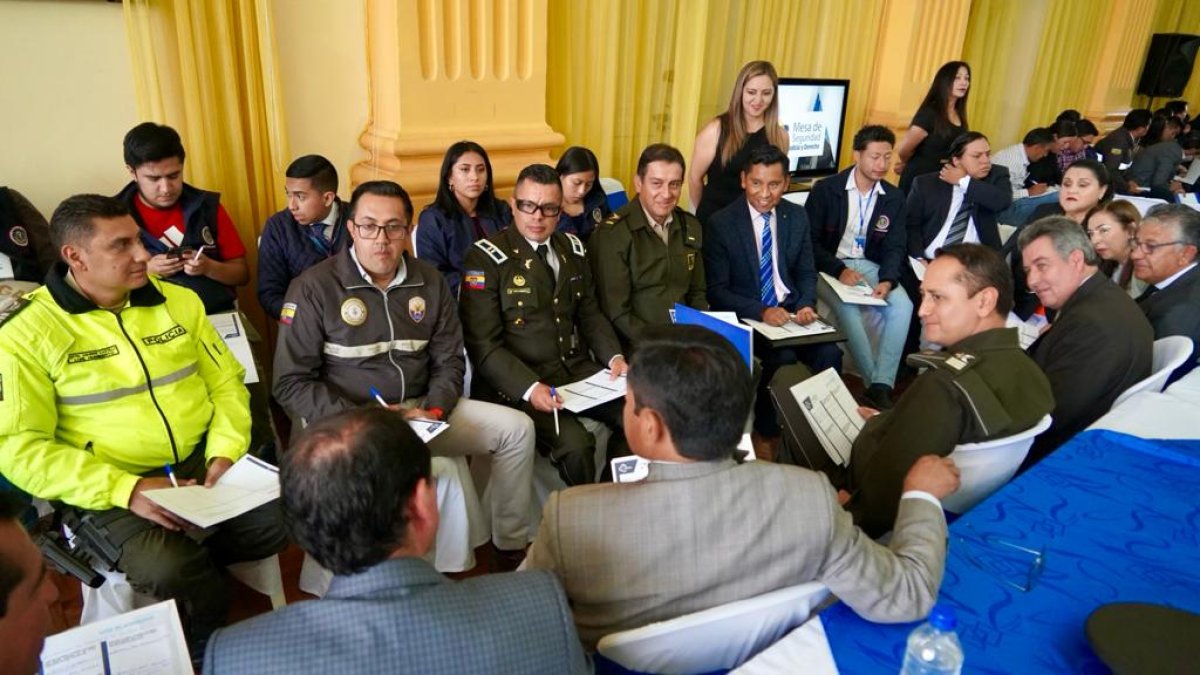 Reunión de autoridades para analizar la seguridad de Riobamba.
