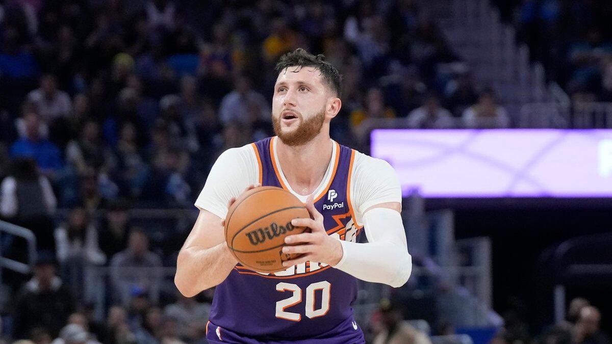 El basquetbolista bosnio, aunque no fue el mayor encestador, si dio el punto definitivo para el 116-115 de los Suns.