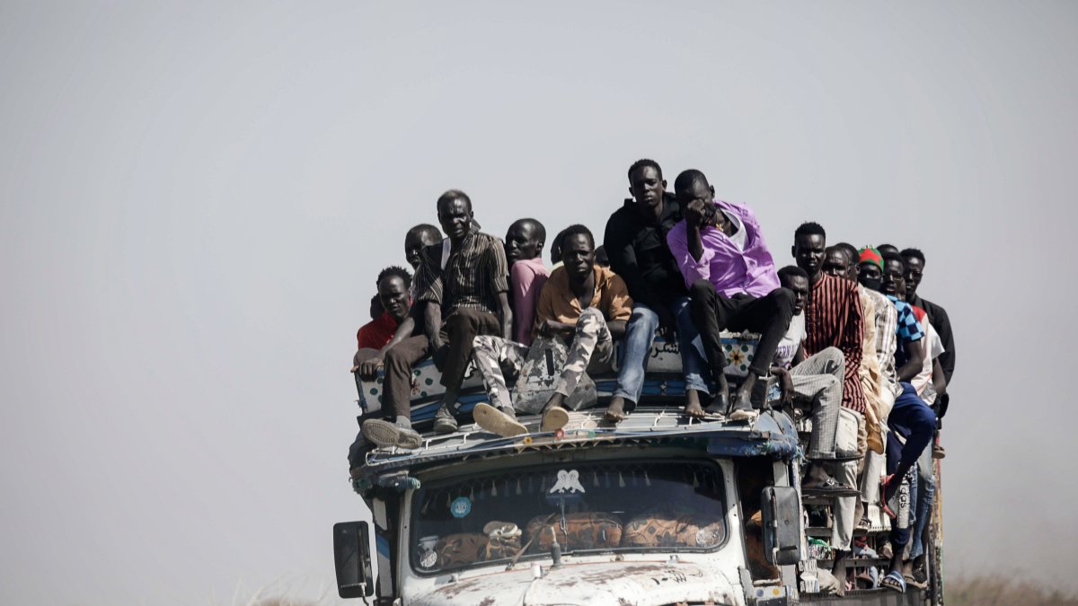 Darfur. Varios ciudadanos sudaneses huyendo del conflicto en su país.