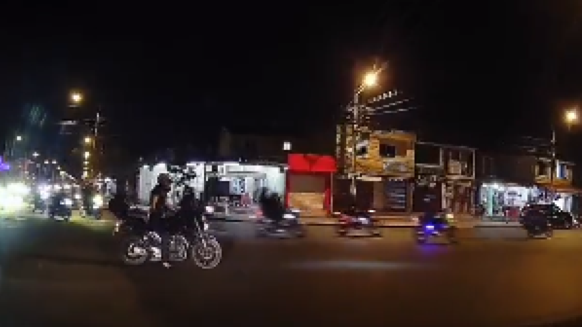 Situación. Las motos circulaban haciendo piruetas y con mucho ruido.