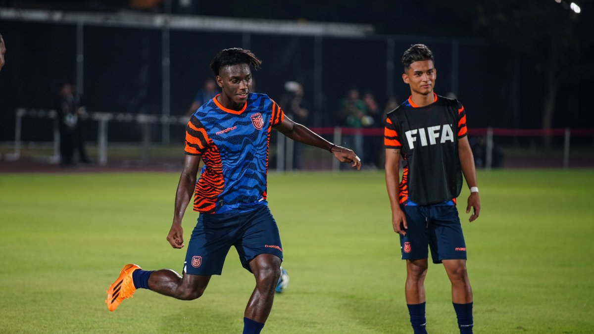 Allen Obando (i) es una de las figuras de Ecuador, en el Preolimpico.