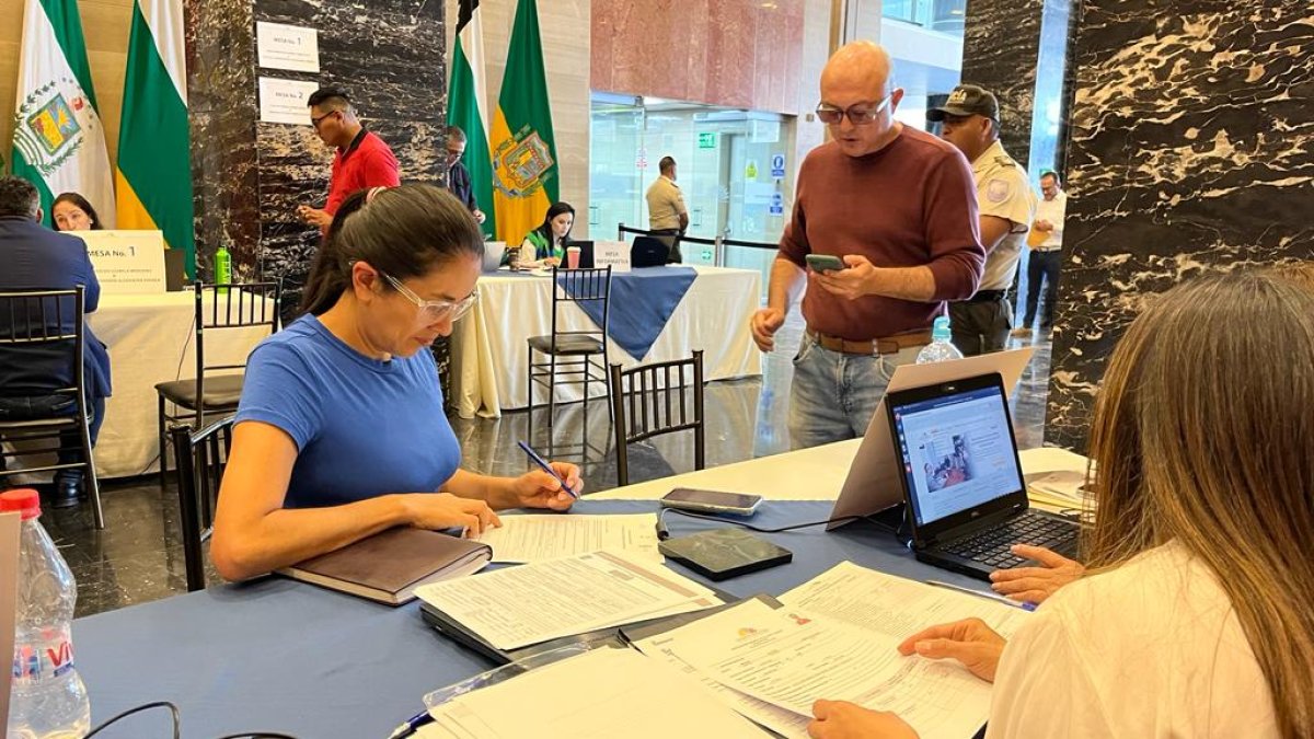 Los legisladores continuarán esta semana entregando sus documentos para quedar habiltados para la primera sesión del 17 de noviembre.