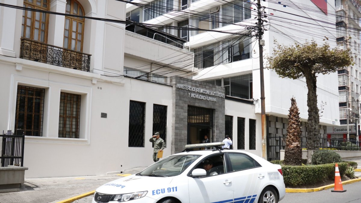 La Cancillería abrió el proceso por 600 mil dólares para los actos que demanda la transición presidencial.