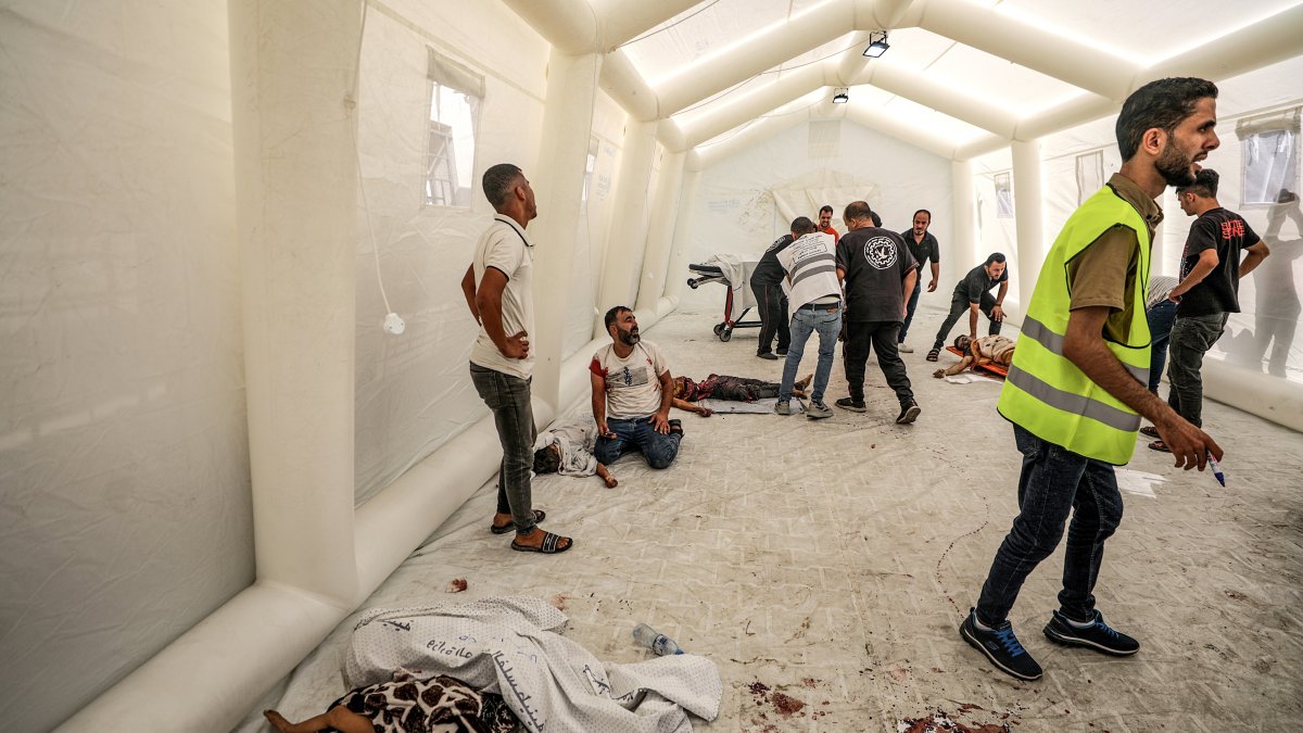 Al Shifa. Los palestinos son atendidos en malas condiciones.