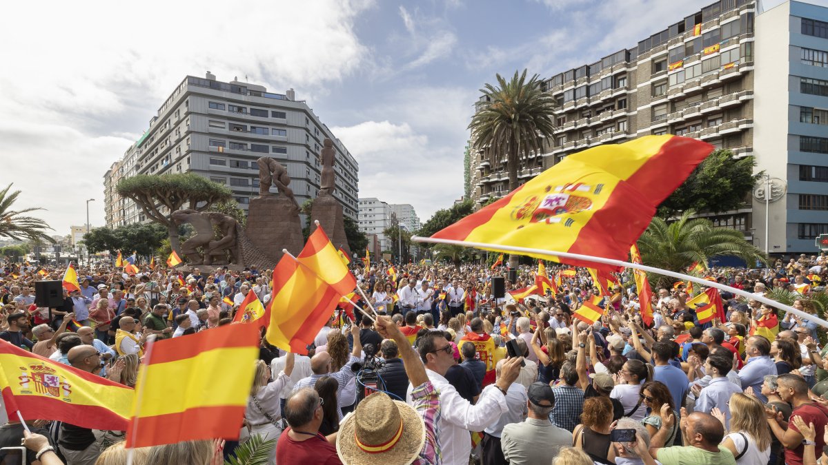 Madrid. Las calles principales de Madrid estuvieron llenas de manifestantes que gritaban contra la amnistía.