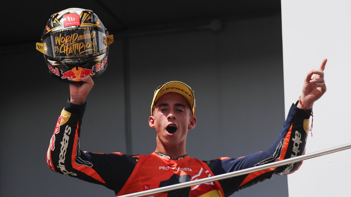 El murciano celebró el fin de semana en España la consecución del título intermedio y se alista para el MotoGP.