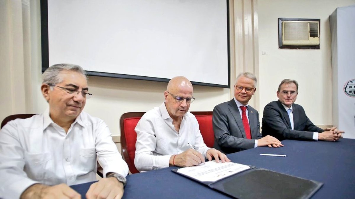 Anuncio. El vicepresidente Alfredo Borrero celebró la firma del acuerdo en la ciudad de Quito.