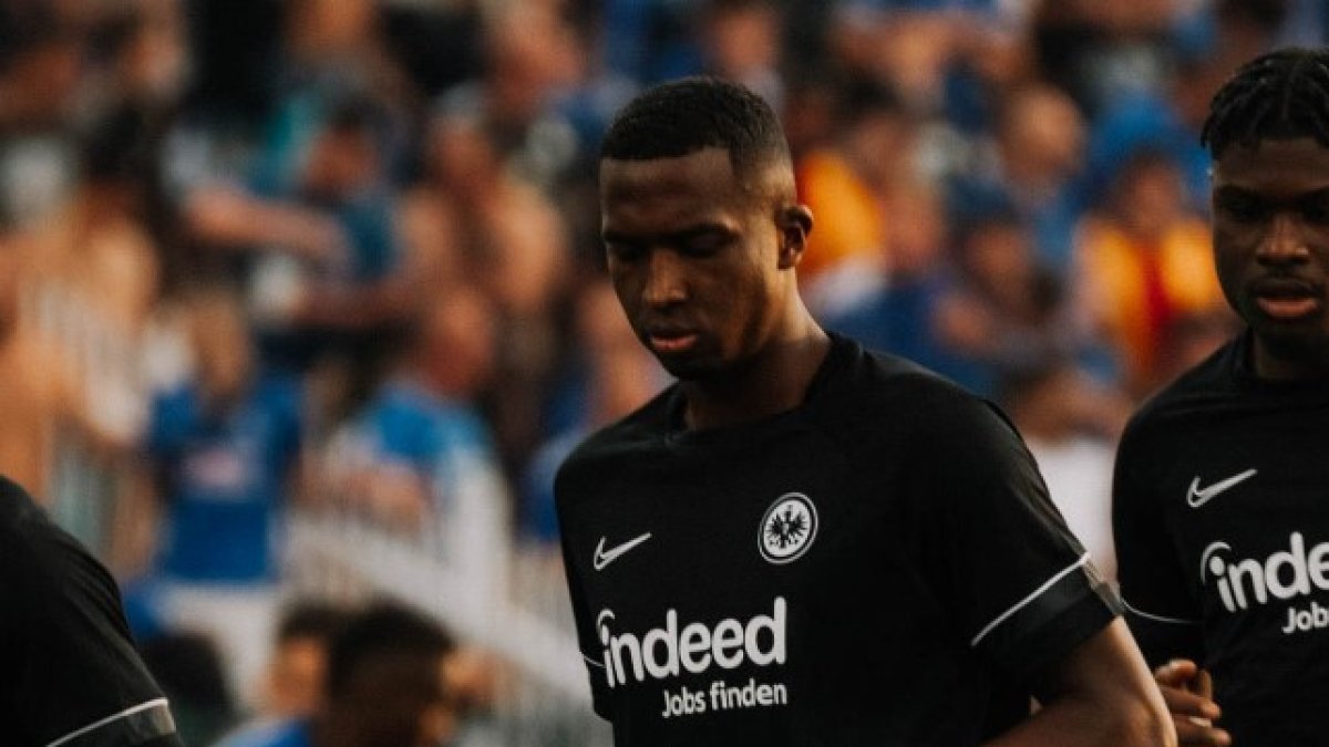 William Pacho, defensor del Eintracht Frankfurt
