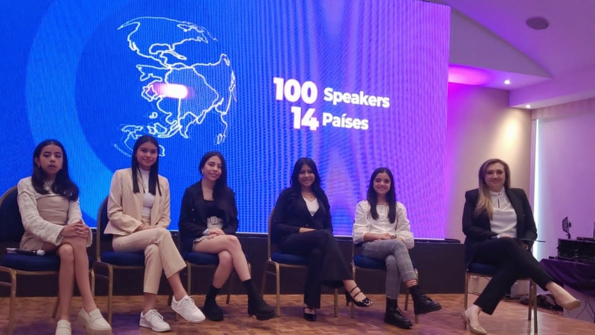 Evento. La joven embajadora y su grupo Inspirador.