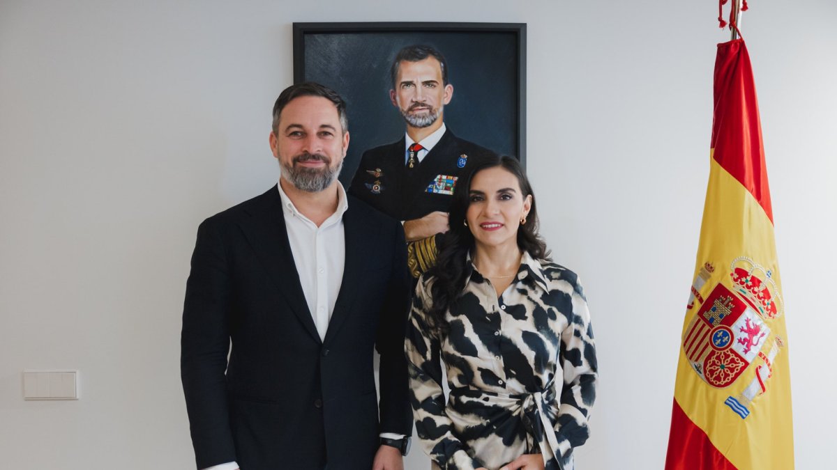 El líder del partido Vox, Santiago Abascal, y la vicepresidenta electa, Verónica Abad.