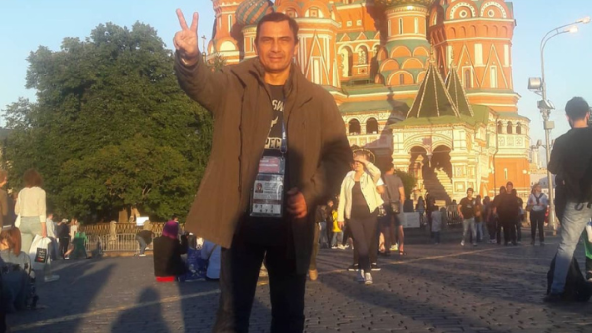 Rómulo Barcos fue un periodista deportivo ecuatoriano.