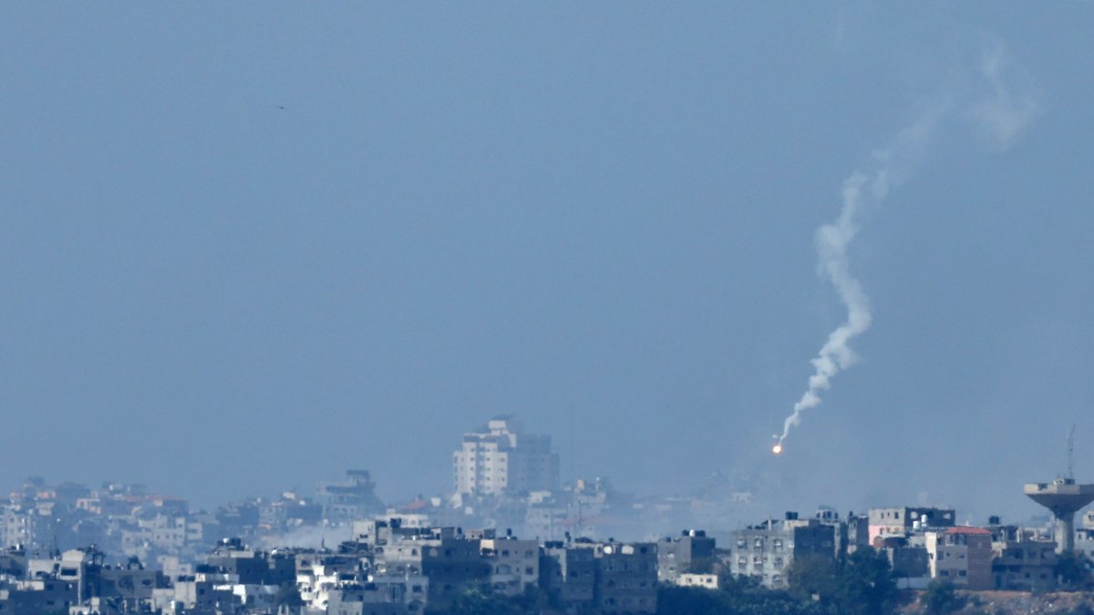 La imagen evidencia el bombardeo por parte del ejército de Israel sobre una localidad del norte de Gaza.