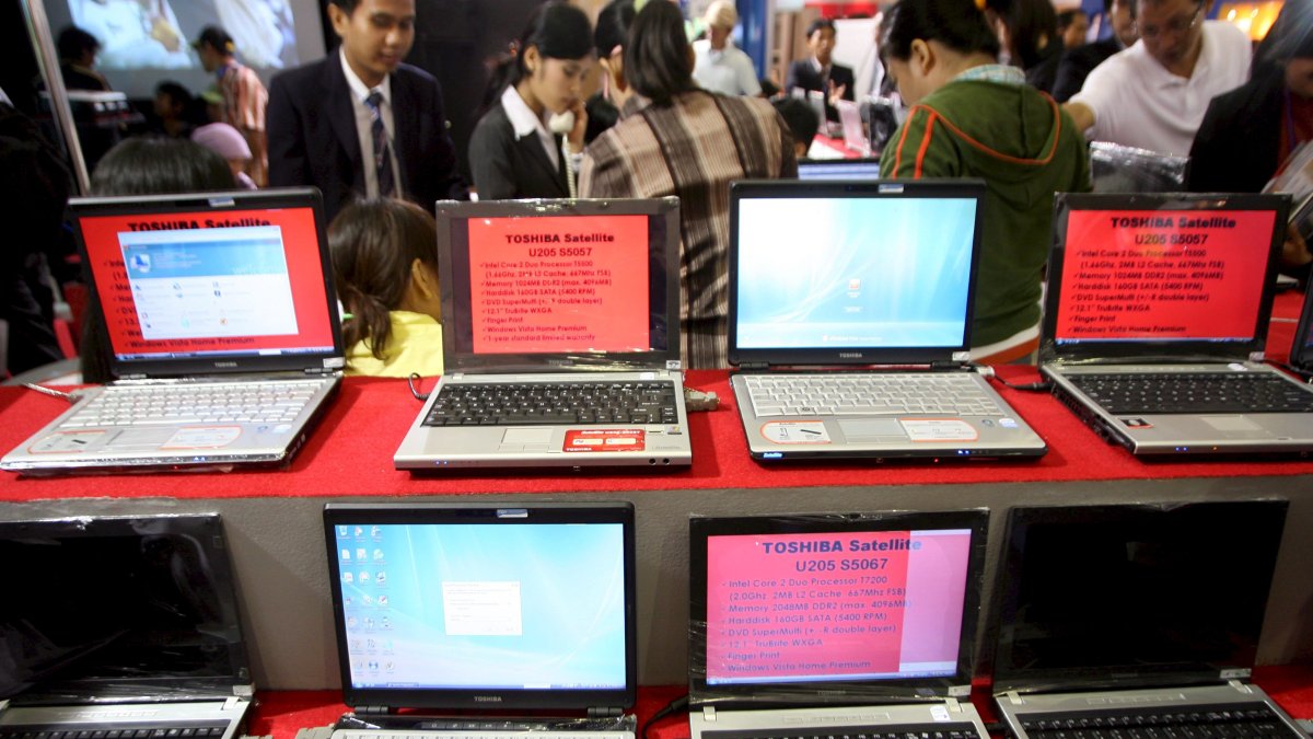 Un grupo de ordenadores encendidos. La red se activó en julio y se lanzó oficialmente este lunes 13 de noviembre de 2023, tras funcionar de forma fiable y superar las pruebas operativas.