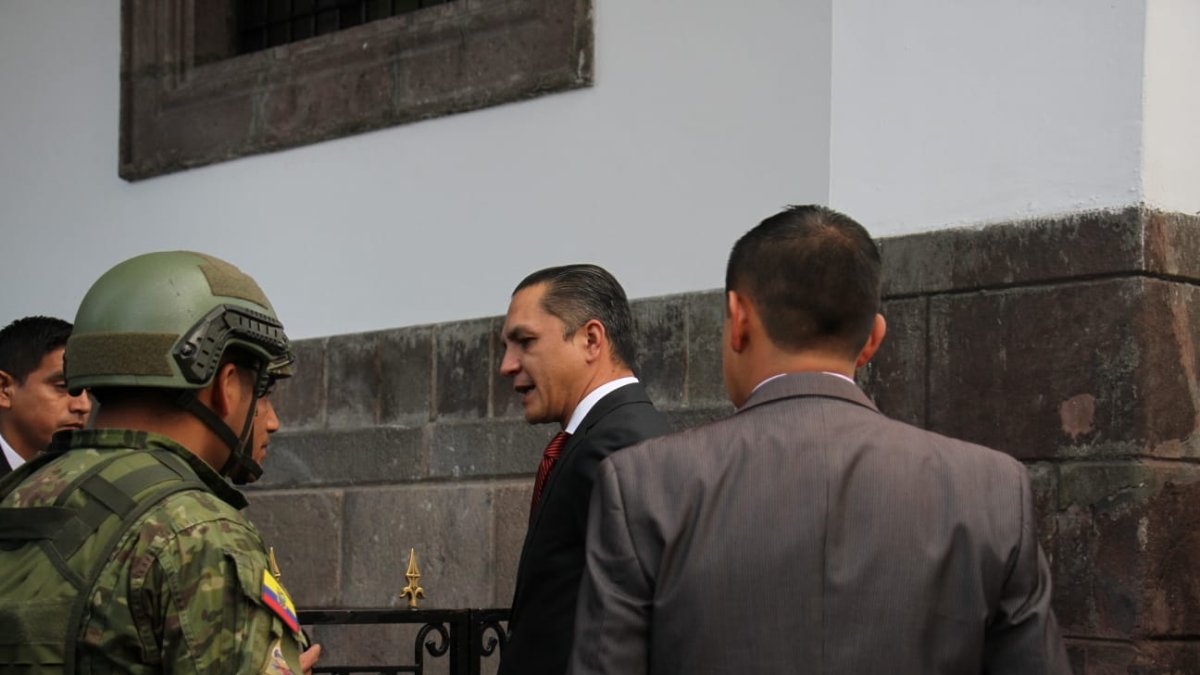 Llegada de las autoridades al Palacio de Gobierno.