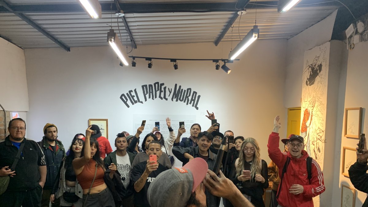 Según explica el propio artista, la muestra está íntimamente conectada con la escena independiente.